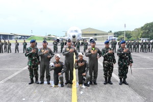 Dua Penerbang Muda Resmi Sandang Badge Camar Number