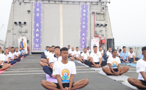 Personel Lantamal I dan ABK Kapal Perang India INS Saryu P54 Gelar Senam Yoga Bersama