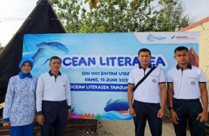 Danlanal Bintan Hadiri Aksi Coastal Clean Up Ocean Literasea Bersama Siswa Pesisir