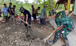 Satgas Yonif 126/KC Sulap Lantai Tanah Gereja Jadi Tempat Ibadah yang Layak
