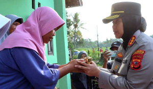 Kapolresta Cirebon Datangi Keluarga Korban dan Serahkan Santunan