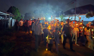Hangatnya Cahaya Obor Sambut 1 Muharam di Lanud Husein Sastranegara