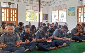 Jelang Kasal Cup 2025 Danlanal Simeulue Pimpin Doa Bersama Prajurit