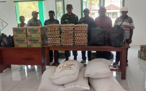 Danrem 172/PWY Salurkan Bantuan untuk 11 Kepala Suku di Yahukimo