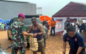 Yonmarhanlan III Bawa Bantuan dan Harapan bagi Korban Kebakaran di Kapuk Muara
