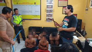 Gagalkan “Perang Konten”, Polisi Amankan 5 Remaja Bersenjata Tajam di Cirebon