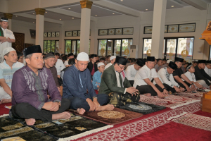 Kapolda Jabar dan Masyarakat Shalat Idul Adha 1446 H di Masjid Al-Amman