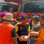 Prajurit Hiu Perkasa dan Pahlawan Lingkungan Berbagi Rasa di Bantaran Sungai Sunter