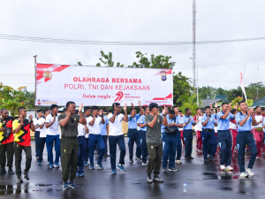 TNI-Polri Kompak Olahraga Bersama di Mimika, Peringati Hari Bhayangkara ke-79