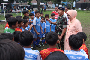 Danlanud Husein Sastranegara Ajak Atlet Cilik SSB Angkasa Tak Takut Bermimpi