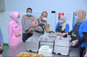 Kapolda Jabar dan Ketua Bhayangkari Tinjau Dapur Gizi di Aspol Sukamiskin