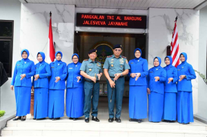 Danlantamal III Bangun Moral Prajurit dan Keluarga Besar TNI AL Dalam Kunker di Lanal Bandung