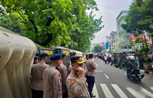 Brimob Polda Metro Jaya Kawal Sidang Hasto Kristiyanto, Proses Pengamanan Berjalan Kondusif
