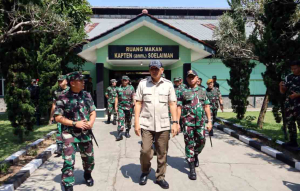 Panglima TNI dan Menhan Tinjau Pusdik Armed dan Bekang