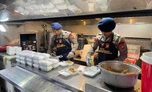 Evakuasi Dan Dapur Lapangan TIM SAR Brimob Metro