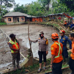 Polisi dan Relawan Sisir Sungai Ciesek Cari Korban Hanyut
