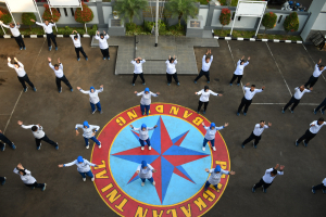 Jalin Silaturahmi dan Kebersamaan, Serta Menjaga Kesehatan dan Kebugaran, Keluarga Besar Lanal Bandung Gelar Olahraga Bersama