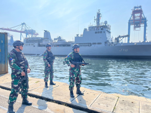 Prajurit Hiu Perkasa Siaga, Sambut Kapal Perang India INS SANDHAYAK di Tanjung Priok