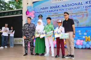 Ribuan Anak Cianjur Rayakan Hari Anak Nasional Bersama TNI AL Lewat Bakti Kesehatan
