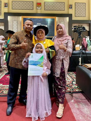 Istri Babinsa Raih Gelar Profesor di UIN Bukittinggi