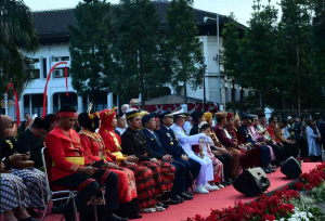 Lanal Bandung Ikuti Upacara Penurunan Bendera Merah Putih di Gasibu