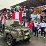 Semarakkan HUT Ke-80 RI, Danlanal Dabo Singkep Lepas Peserta Karnaval Budaya Bersama Forkopimda