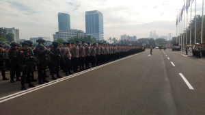 Brimob Polda Metro Jaya Amankan Unjuk Rasa di Gedung DPR/MPR RI
