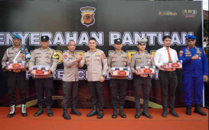 Kapolda Jabar Kunjungi Polres Cirebon Kota, Bagikan Bantuan Operasional dan Sembako