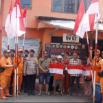Sambut HUT ke-80 RI, Brimob Metro Jaya Tebar Bendera Merah Putih di Jakarta Timur
