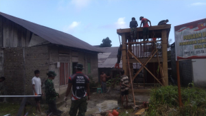 Warga Antusias Bantu Satgas TMMD 125 Kodim 1506/Namlea Selesaikan Sumur Bor dan Tower Air
