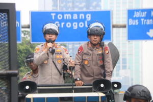 Brimob Polda Metro Jaya Siagakan Pasukan Amankan Aksi di DPR dengan Pendekatan Humanis