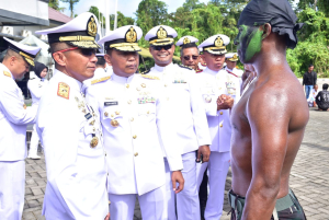 Danpasmar 3 Ikut Bergoyang Tobola Bale di Pelantikan Dikmata XLV