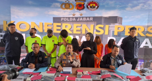 Polda Jabar Bongkar Jasa Website Judi Online di Karawang, Enam Orang Diciduk