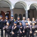 Brimob Polda Metro Jaya Galang “Jumat Peduli” Bersih-bersih Masjid Jelang Jum’at-an