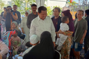 Anak-anak Sumedang Ceria, Usai Khitan Dapat Bingkisan dan Dicecep Bupati