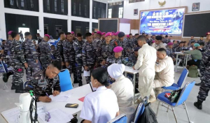 Prajurit Petarung Pasmar 3 Tebar Kepedulian Lewat Bakti Kesehatan Jelang HUT ke-80 TNI AL