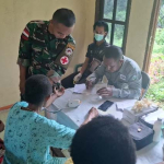 Satgas Pamtas Yonif 126/KC Bersama Puskesmas Kombut Hadirkan Layanan Kesehatan Keliling di Amuan