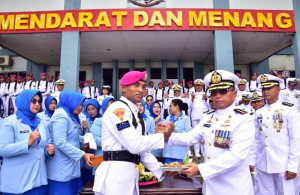 Doa dan Tumpeng Semarakkan Syukuran HUT Ke-80 TNI AL di Kesatrian Marinir Agoes Soebekti