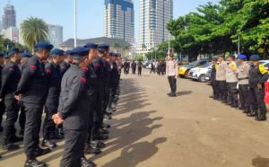 Brimob Polda Metro Jaya Hadir Humanis Kawal Aksi Unjuk Rasa Damai di Monas