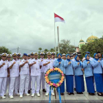 Lanal Bintan Tabur Bunga di TMP Dwikora pada HUT ke-80 TNI AL