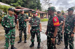 Dandim 1710/Mimika Dampingi Danrem 173/PVB Tinjau Pos Pengamanan di Areal PT Freeport