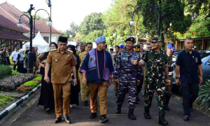 Danlanal Bandung Ikut Ziarah Makam Leluhur, Peringati HJKB ke-215