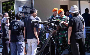 Wartawan Mencobai Sensasi Menembak Juga Mengenal Skadron Udara 33