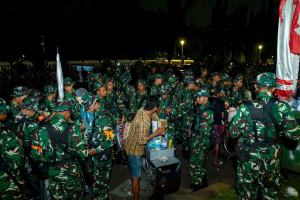 Panglima TNI Duduk Berbaur dengan Prajurit, UMKM Kebanjiran Pesanan di Monas