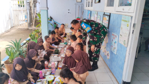 SPPG Lanud Sultan Hasanuddin Salurkan 2.776 Makanan Bergizi Gratis untuk Anak Sekolah
