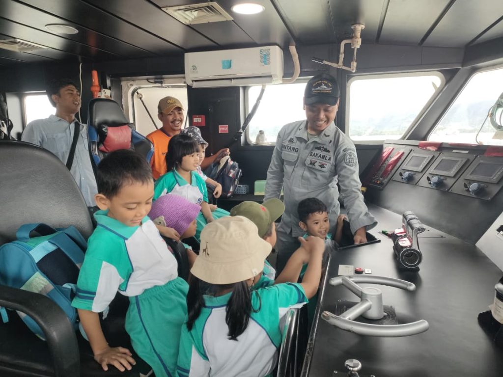 KN. Kuda Laut-403 Sambut Siswa TK Kristen Kalam Kudus Ambon 2 IMG 20250919 WA0347