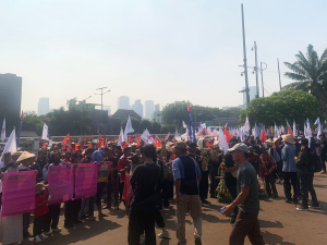 Brimob Polda Metro Jaya Kawal Aksi Damai Petani di DPR