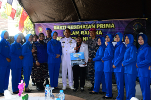 Sambut HUT Ke-80 TNI, Prajurit Lanal Bandung Donorkan Darah dan Gelar Pengobatan Gratis