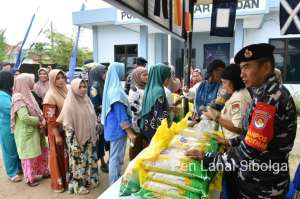 Semarak HUT Ke-80 TNI, Lanal Sibolga Hadirkan Gerakan Pangan Murah untuk Warga Tapteng