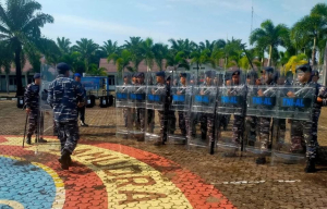 Asah Kesiapsiagaan, Prajurit Lanal Bengkulu Latihan Penanggulangan Huru Hara